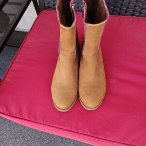 Reef Women's Tan Suede Ankle Boots with Pink Accent